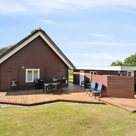 Ginnie - 300m From The Sea By Interhome
