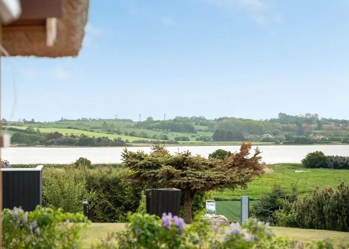 Ginnie - 300m From The Sea By Interhome